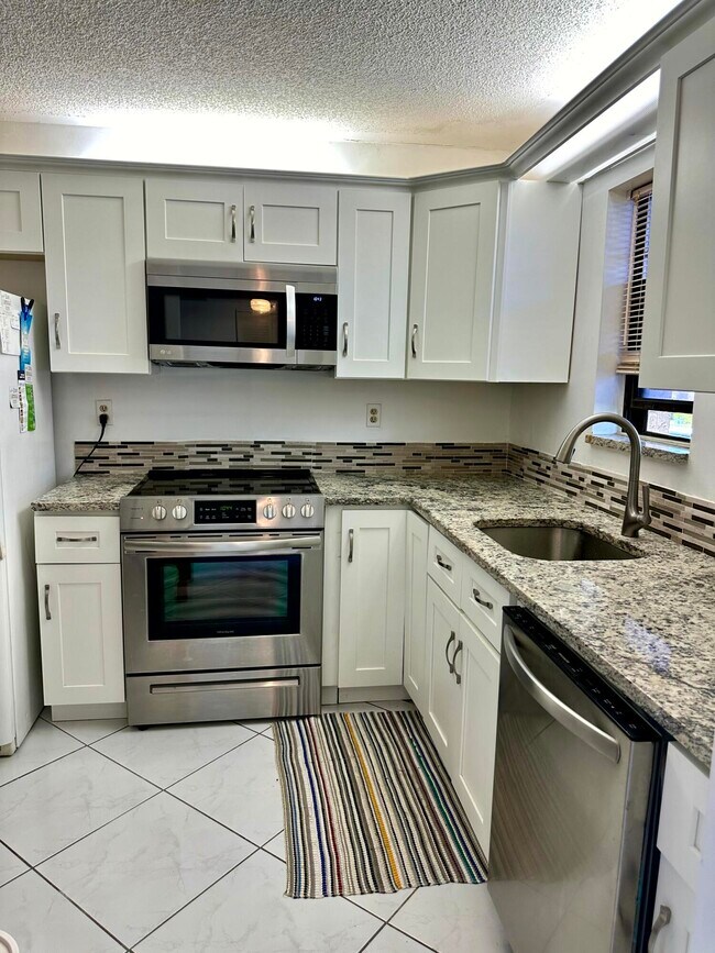 Foto del edificio - 9370 SW 8th St