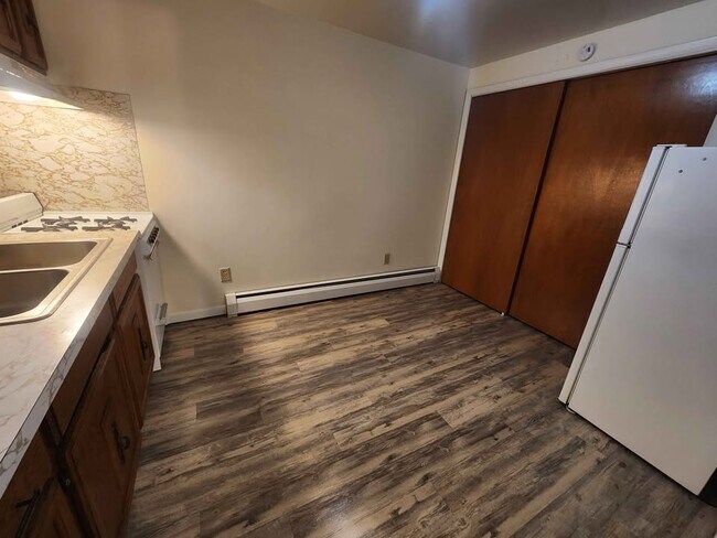 Foto del edificio - 430 Jordan Ave