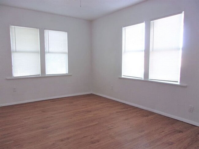 Building Photo - 1 BED 1 BATH COLLEGE HILL ADDITION