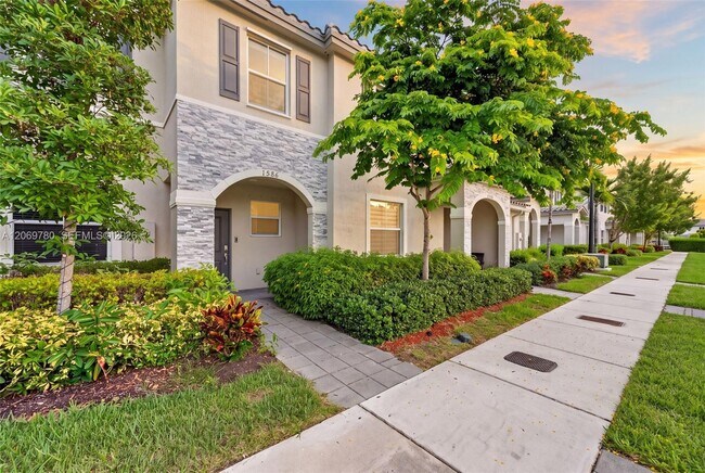 Foto del edificio - 1586 SE 27th Terrace