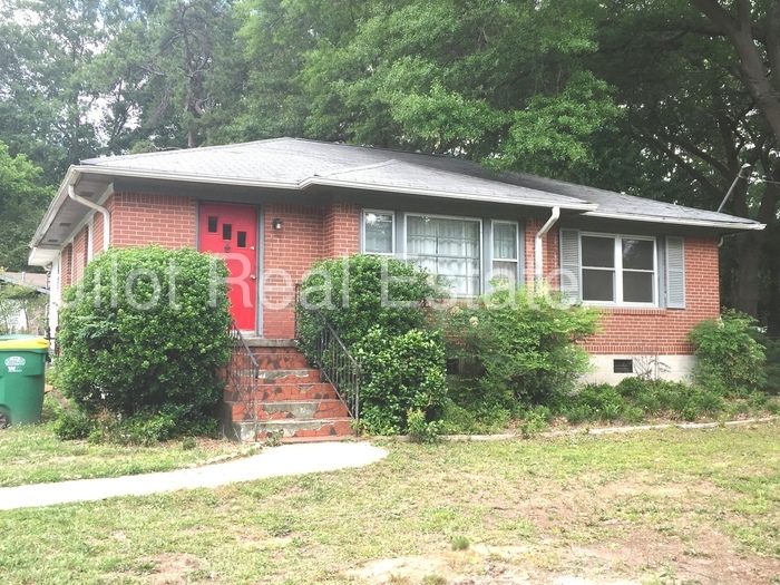 Primary Photo - 880 Laurel St