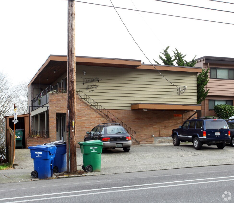 Building Photo - 2484 Dexter Ave N