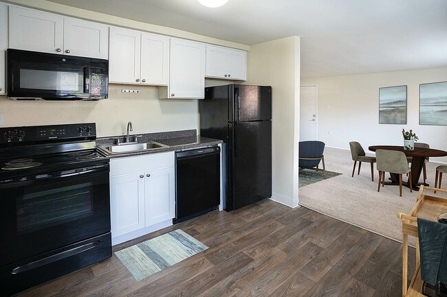 Kitchen - Audubon Manor