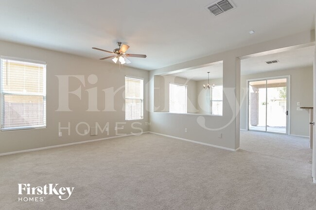 Building Photo - 1320 S Woodbine Ln
