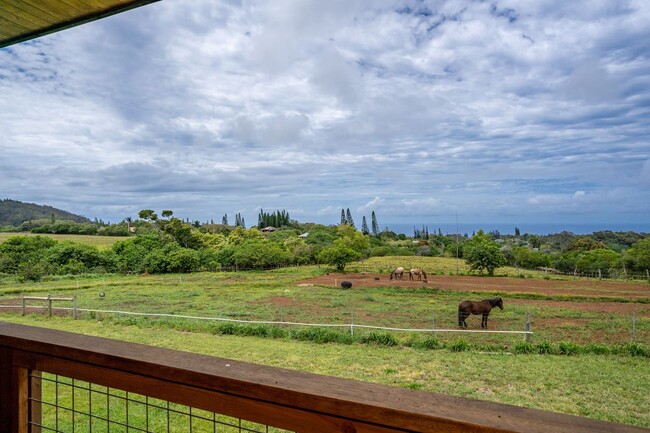 Foto del edificio - Gorgeous Ocean Views from this Fully Furni...