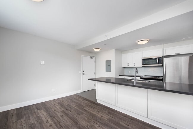 Building Photo - 350 The East Mall