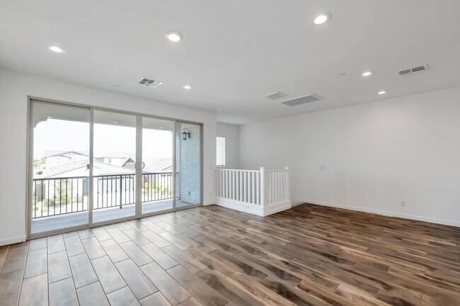 Building Photo - Brand New Luxurious Modern 3 Bedroom 2 Bat...