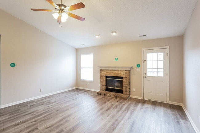 Foto del edificio - 3355 Blue Ash Ln