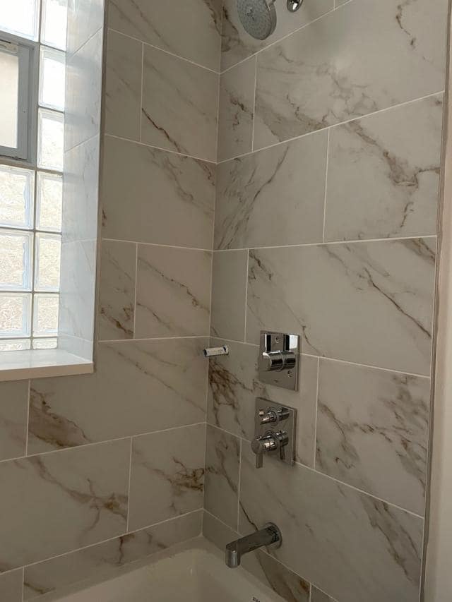 Building Photo - 3 bedroom in Chicago IL 60614