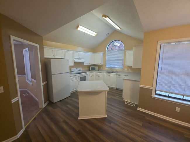 Building Photo - Charming Single-Level 3 Bedroom Home with Large Back Porch and 2-Car Garage