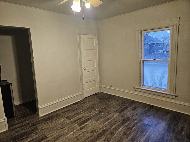 Foto del edificio - 220 N Prairie Ave