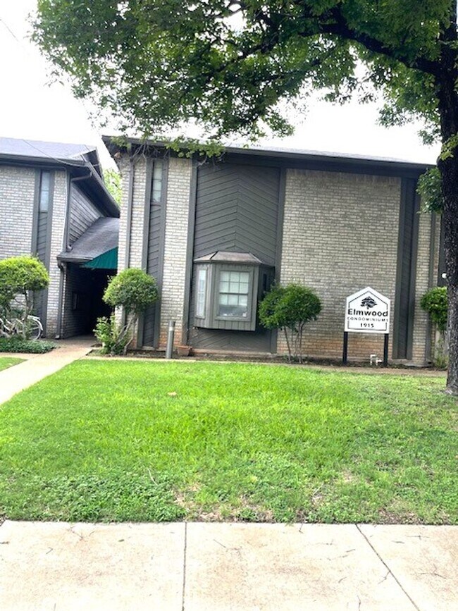 Foto del edificio - Spacious 2 bedroom Townhome-Style Condo Near Baylor