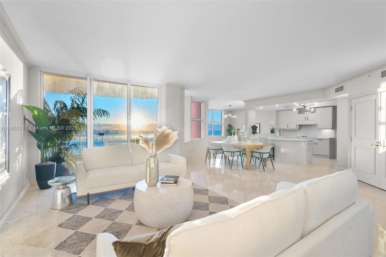 Primary Photo - 2100 N Ocean Blvd