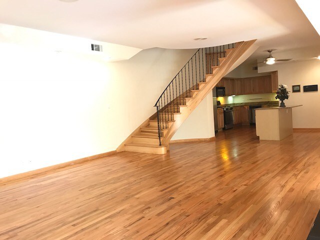 Building Photo - 1450 W Webster Ave