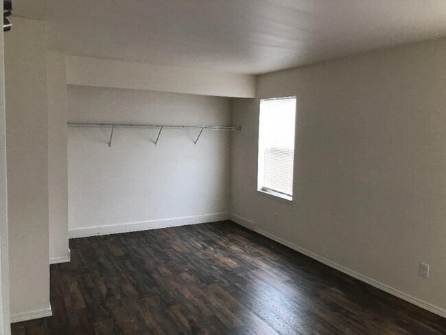 Foto del edificio - 511 E 1st St