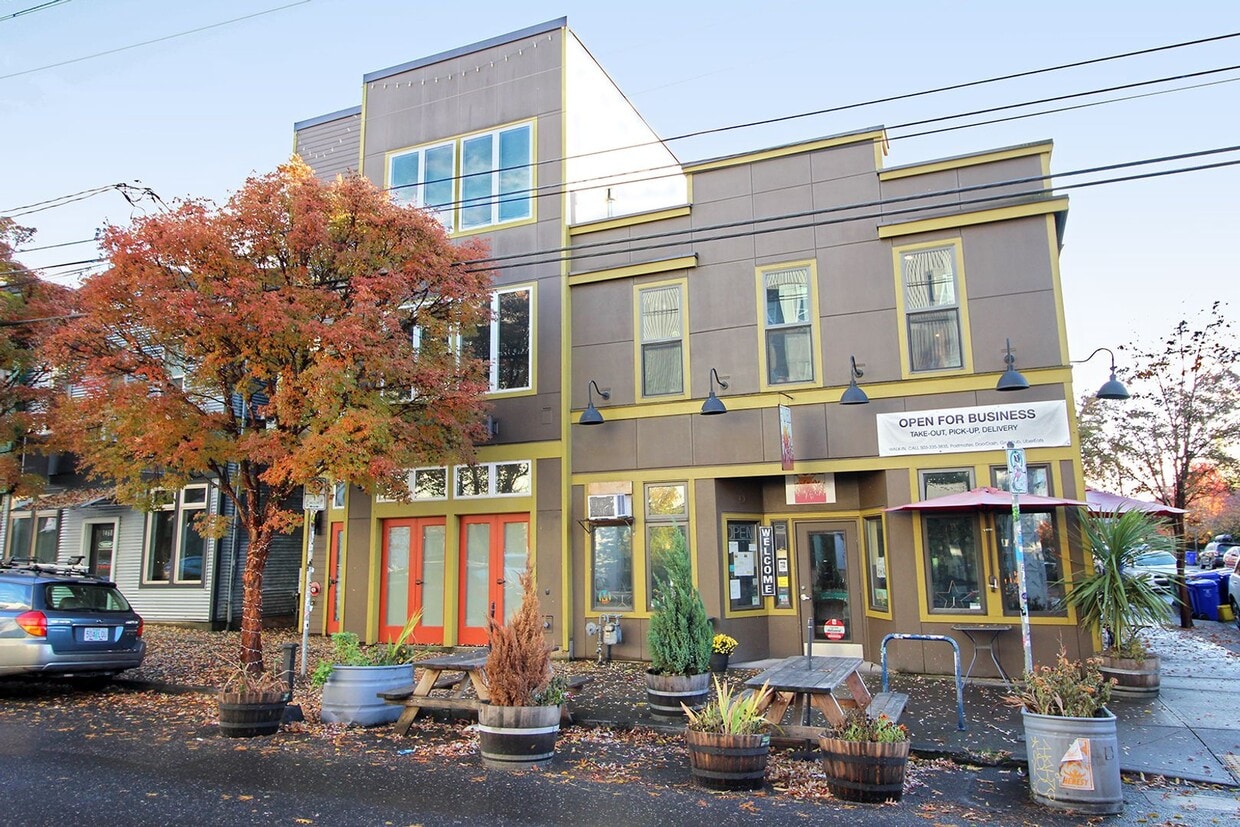 Foto principal - 1460-1460 NE Alberta St