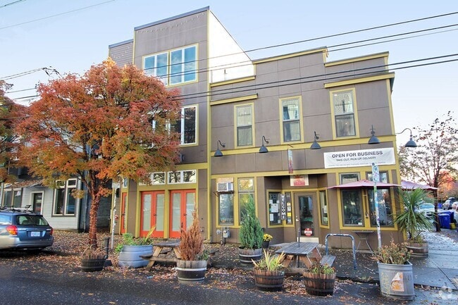 Building Photo - 1460-1460 NE Alberta St