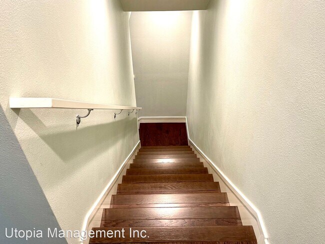 Building Photo - 945 E Mason Ln