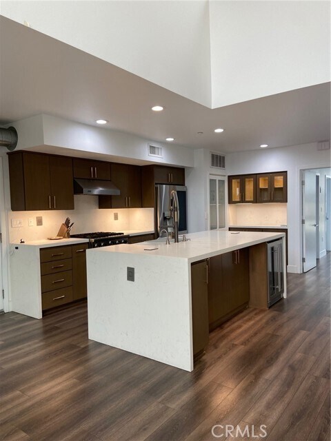 Building Photo - 578 S Brea Blvd