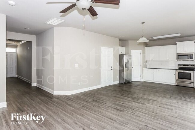 Foto del edificio - 9022 Evans Woods Dr