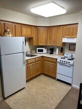 Building Photo - 555 Highland Dr