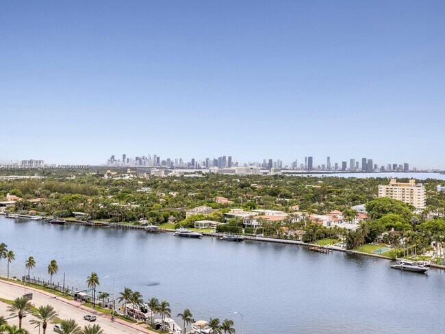 Foto del edificio - 4779 Collins Ave