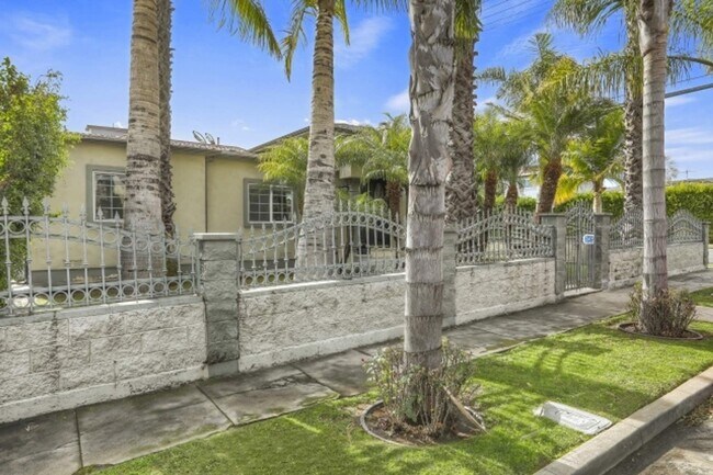 Foto del edificio - 4356 Kingswell Ave