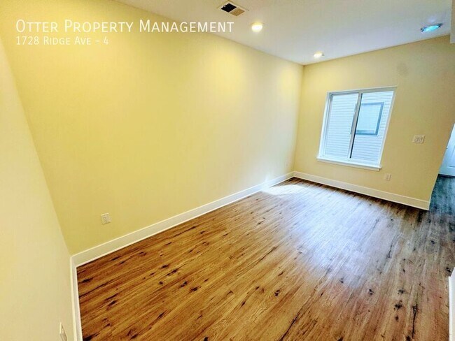 Foto del edificio - 1728 Ridge Ave