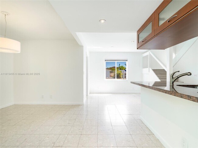 Foto del edificio - 1323 NE 5th Ave