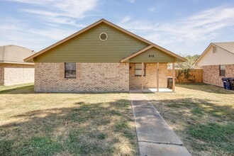 Building Photo - 808 Camellia Ct