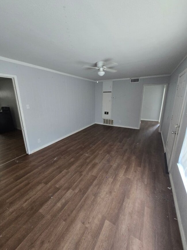 Building Photo - Freshly Remodeled 4-Bedroom Home in Deniso...