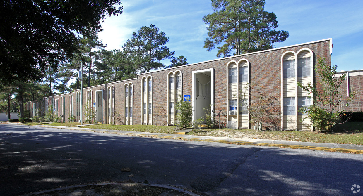 Primary Photo - Columbia Arms Apartments