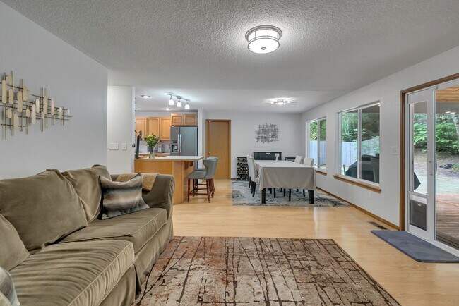 Building Photo - Fully Furnished 3-Bedroom Lacey Home