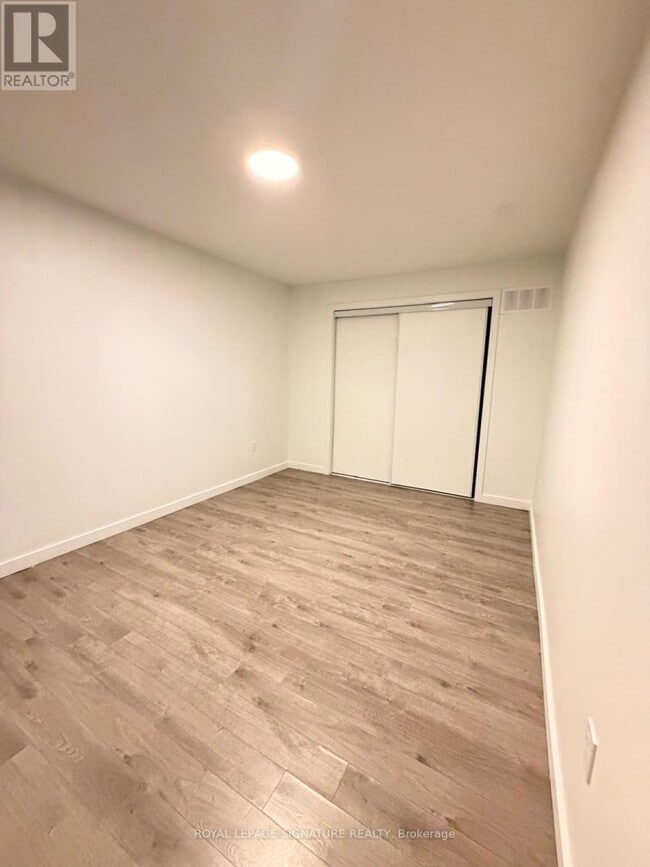 Photo du bâtiment - 200 W Main St