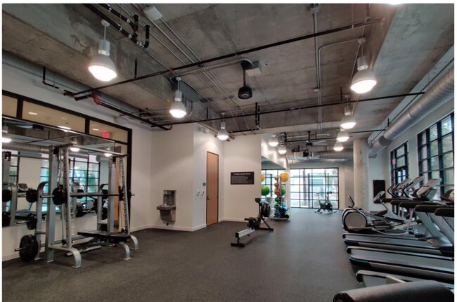 Building Photo - 1501 E 4th St