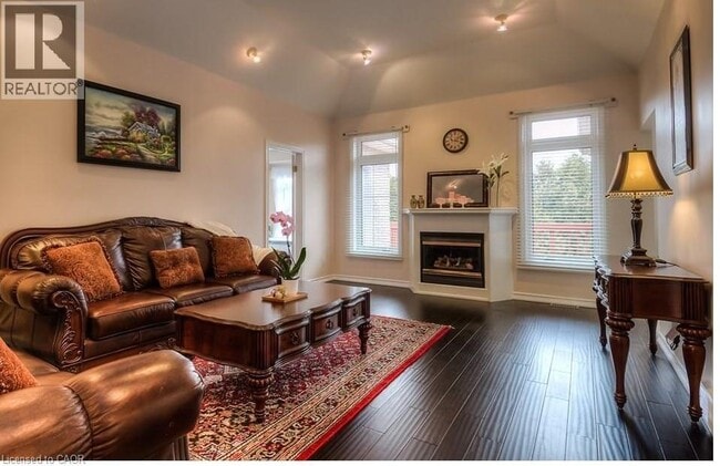Building Photo - 621 Willow Wood Dr