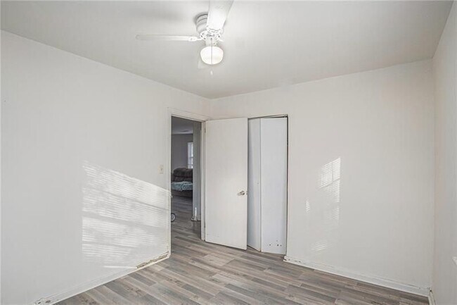 Foto del edificio - 5253 Brookdale Dr