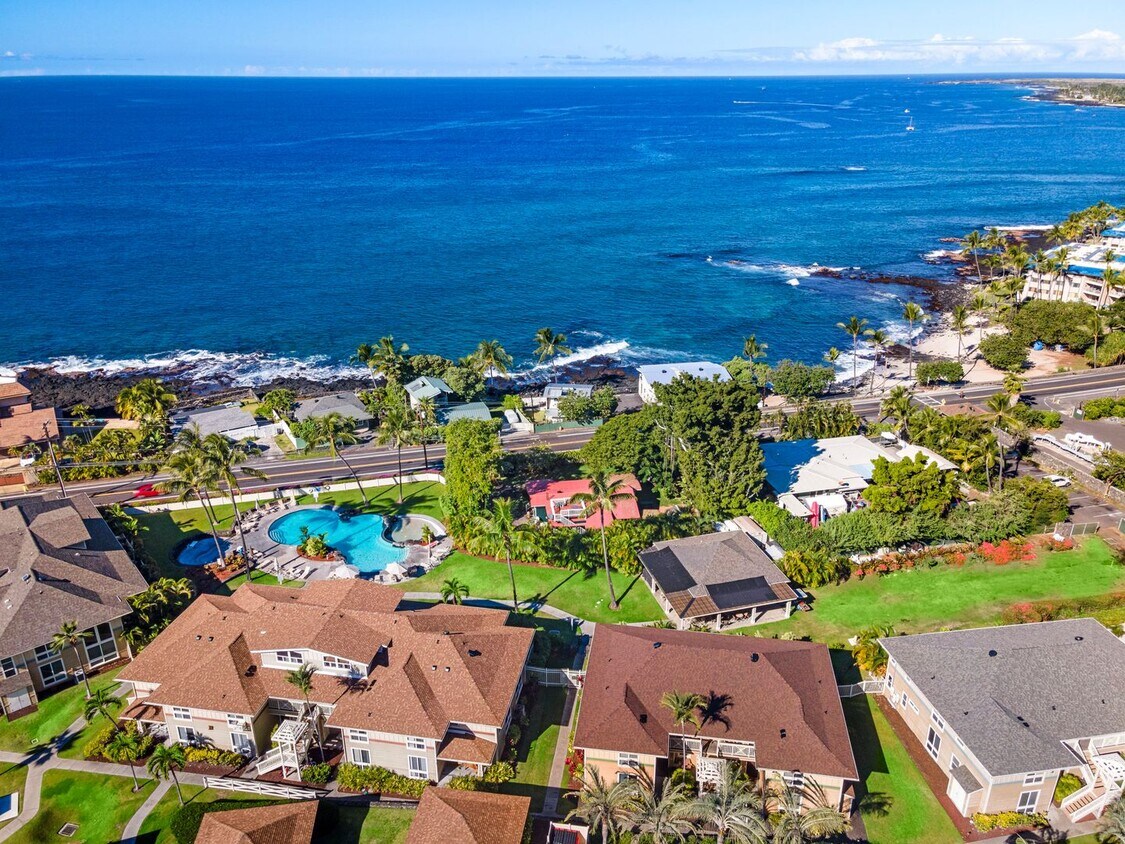 Primary Photo - Stunning 3 Bed 3 Bath split level condo. F...
