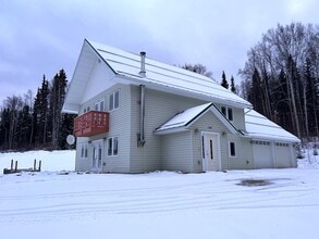 Building Photo - 1540 Crestline Dr