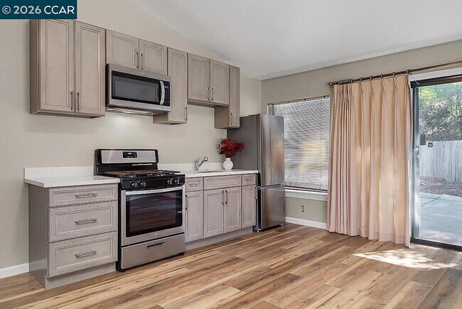 Foto del edificio - 3592 Hillcrest Rd