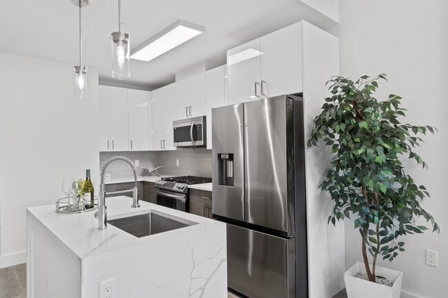 Building Photo - 412 WHITON St