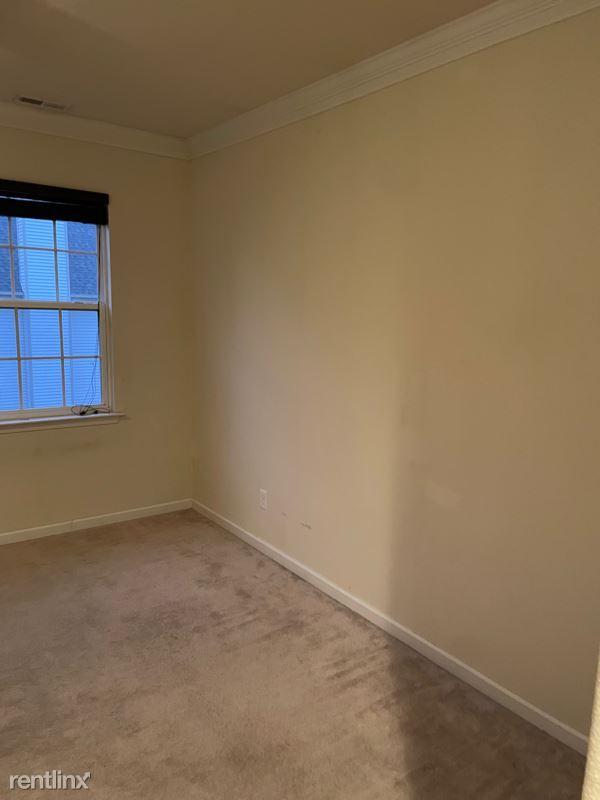 Building Photo - 1 br, 1.5 bath Condo - 815 Muth Ln