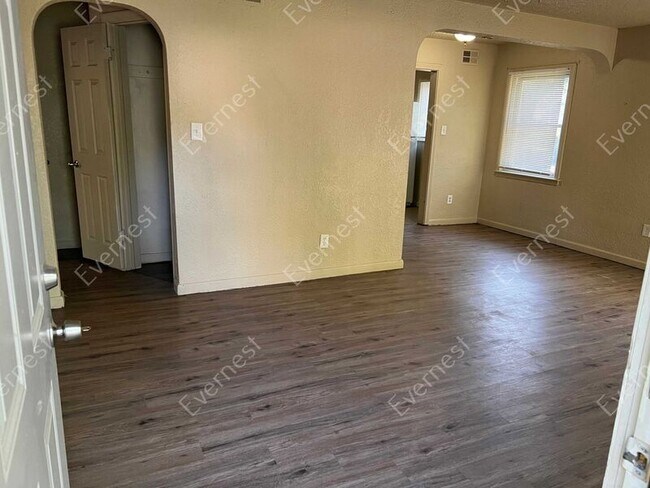 Building Photo - 7245 Agnes Ave