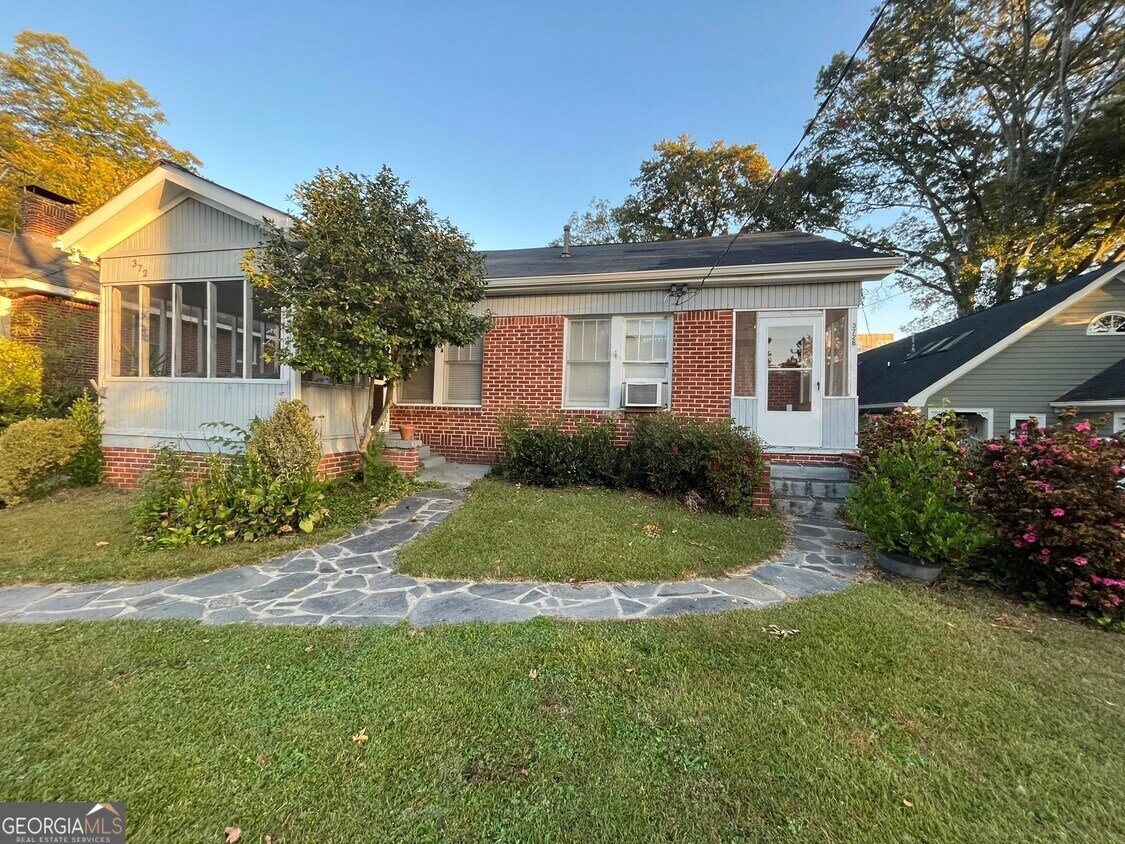 372 Peachtree Ave NE, Atlanta, GA 30305 Townhome Rentals in Atlanta