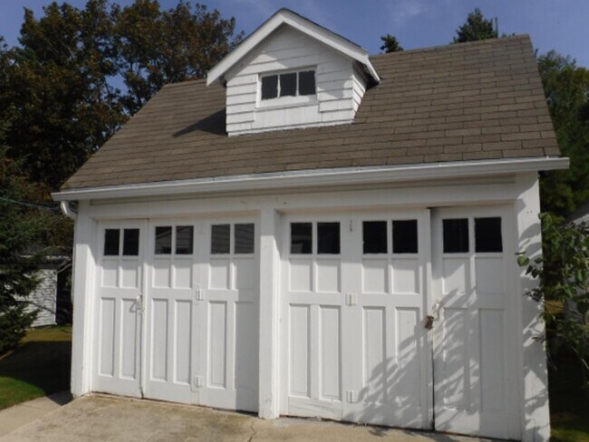 Garage - 1217 S 17th St