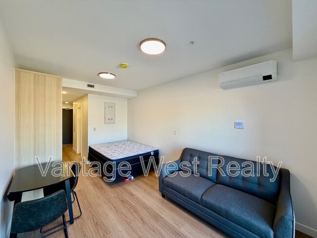 Photo du bâtiment - 1380-1380 Pridham Ave