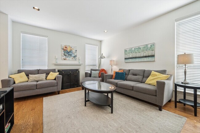 Foto del edificio - 4000 Purdue St