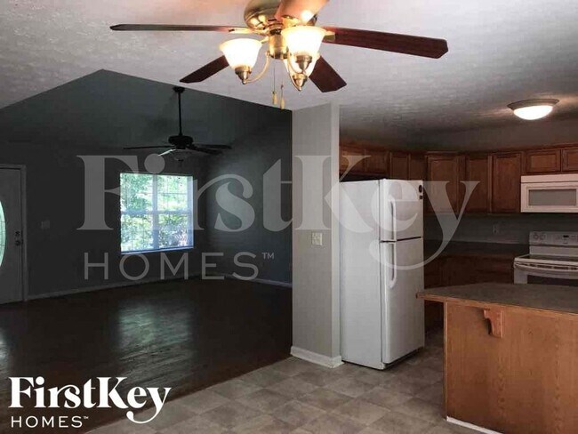 Building Photo - 5036 Balus Dr