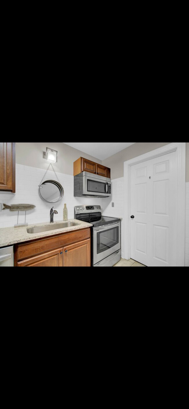 Foto del edificio - 5565 E Shirley Dr