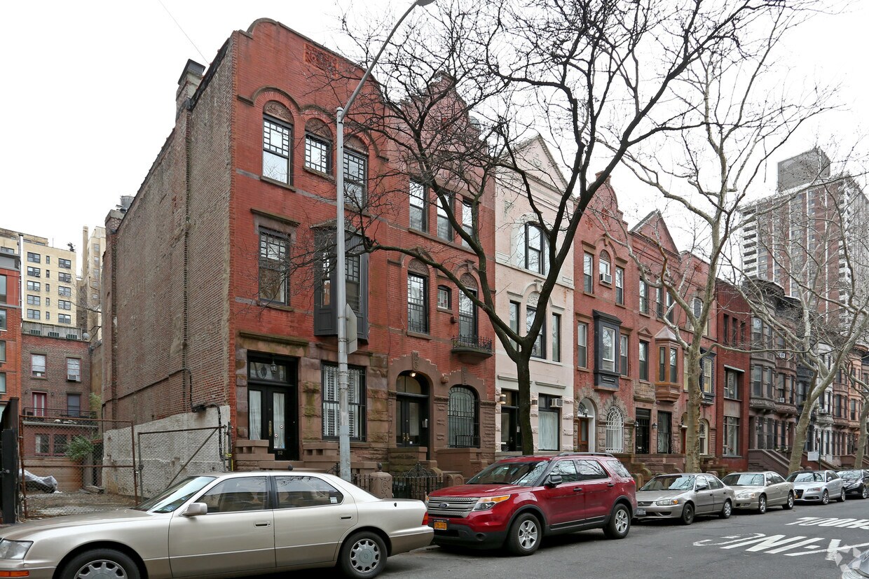 Building Photo - 114 W 88th St